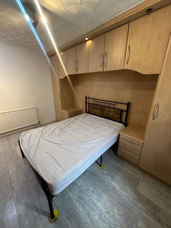 'Spacious Double Room for Rent All Bills Included' Room to Rent from