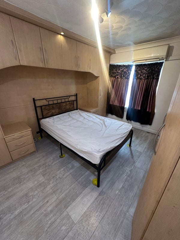 'Spacious Double Room for Rent All Bills Included' Room to Rent from