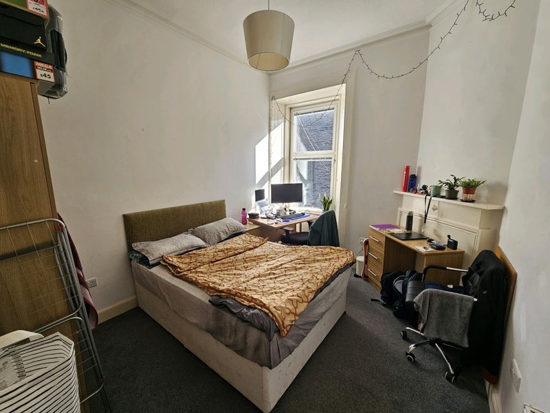 Photo 6: Bedroom