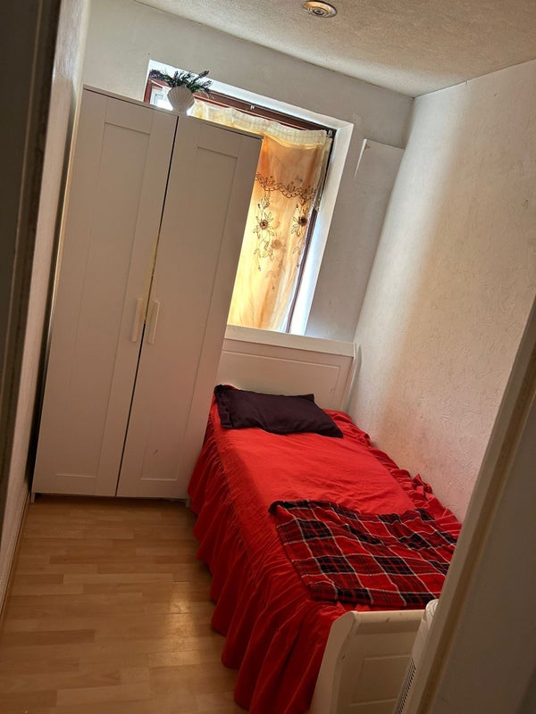 Photo 1: Single room 