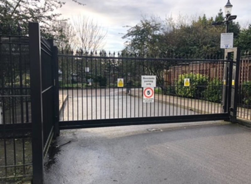 Photo 1: Pleasant Room In Secure Gated Community Flat