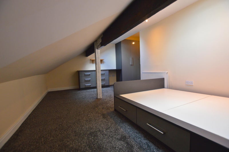 'Newly Refurbished Huge Rooms To Rent In Hyde Park!' Room to Rent from