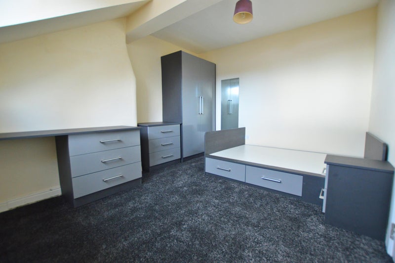 'Newly Refurbished Huge Rooms To Rent In Hyde Park!' Room to Rent from