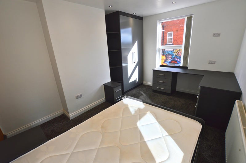 'Newly Refurbished Huge Rooms To Rent In Hyde Park!' Room to Rent from