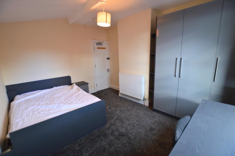 'Newly Refurbished Huge Rooms To Rent In Hyde Park!' Room to Rent from