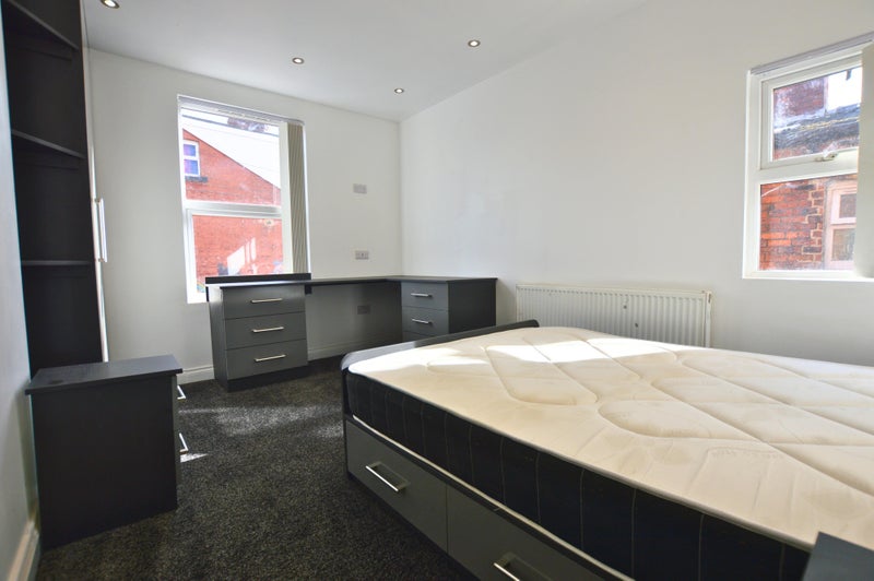 'Newly Refurbished Huge Rooms To Rent In Hyde Park!' Room to Rent from