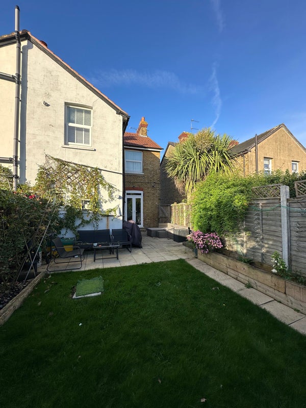 'Lovely double room to rent.' Room to Rent from SpareRoom