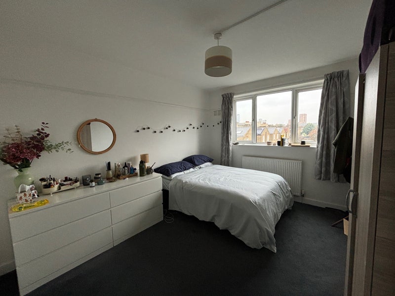 “2 Bed Apartment to Rent in Shepherd’s Bush £2200” from SPARE ROOM.co.uk
