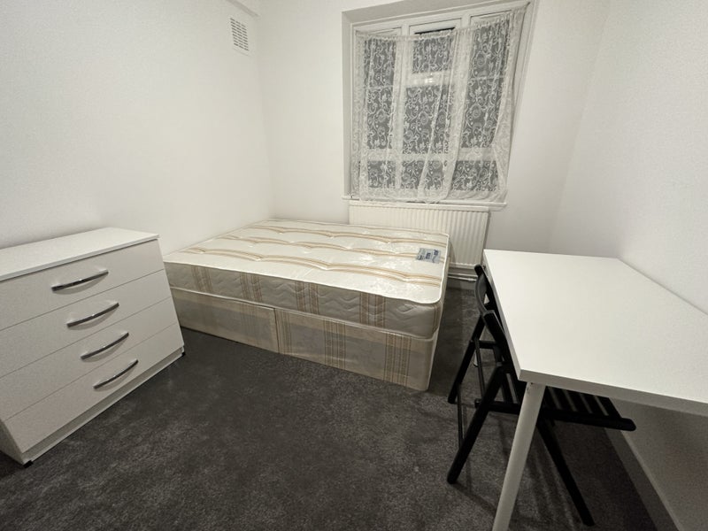 'Room Available Now/In White City' Room to Rent from SpareRoom