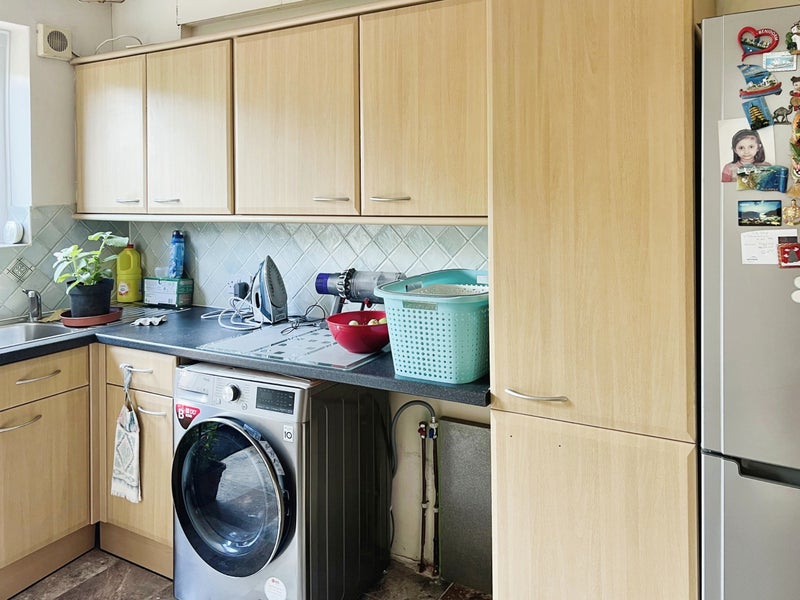 '**Modern Single Room Available In Surbiton**' Room to Rent from SpareRoom