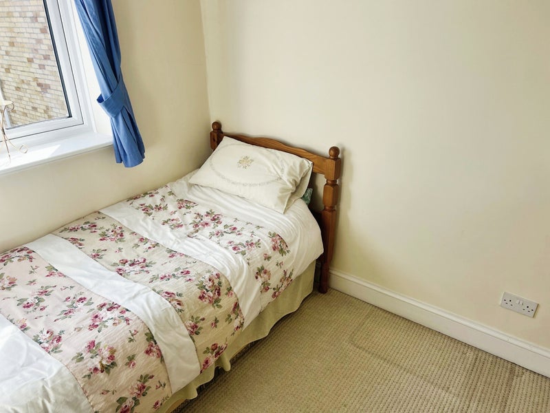 '**Modern Single Room Available In Surbiton**' Room to Rent from SpareRoom