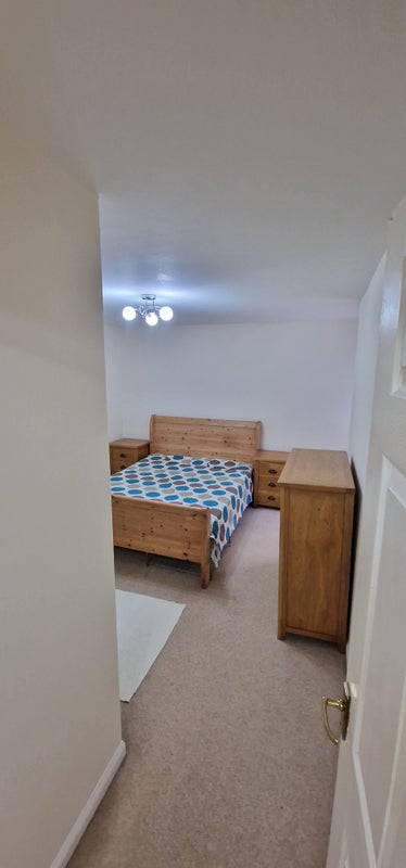 Photo 1: Double bedroom