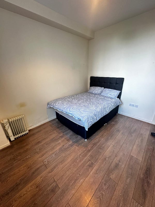 'Amazing property in Barking with living room!' Room to Rent from SpareRoom
