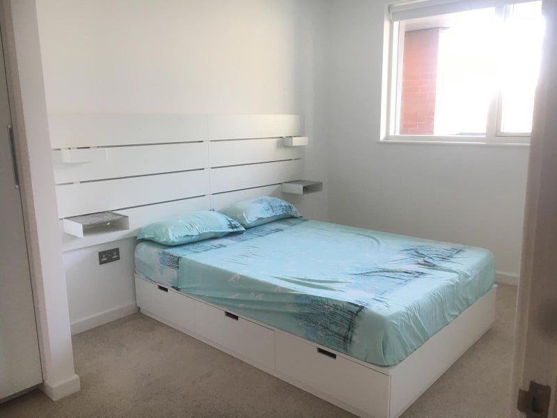 'Ensuite double room in a modern flat in Zone 1' Room to Rent from