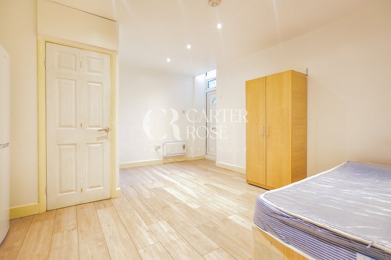'Fab studio flat on The Boulevard on Balham High Rd' Room to Rent from