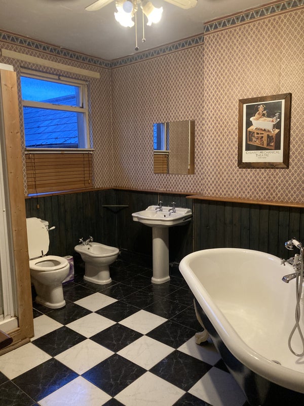 'Double bedroom Ormeau Road' Room to Rent from SpareRoom