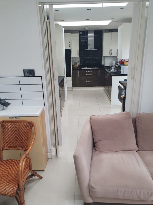 'Furnished double room E15 West Ham' Room to Rent from SpareRoom