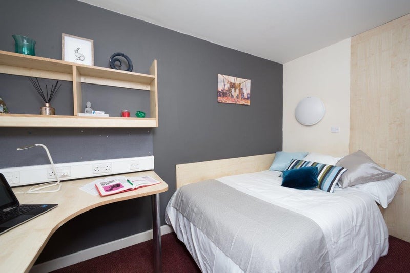 'Tenancy Takeover Ensuite room bills included ' Room to Rent from