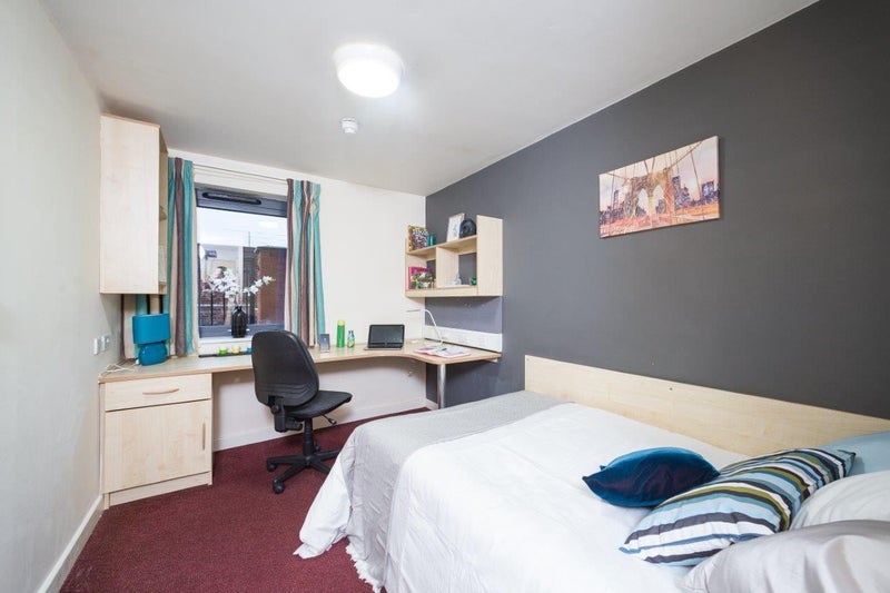 'Tenancy Takeover Ensuite room bills included ' Room to Rent from