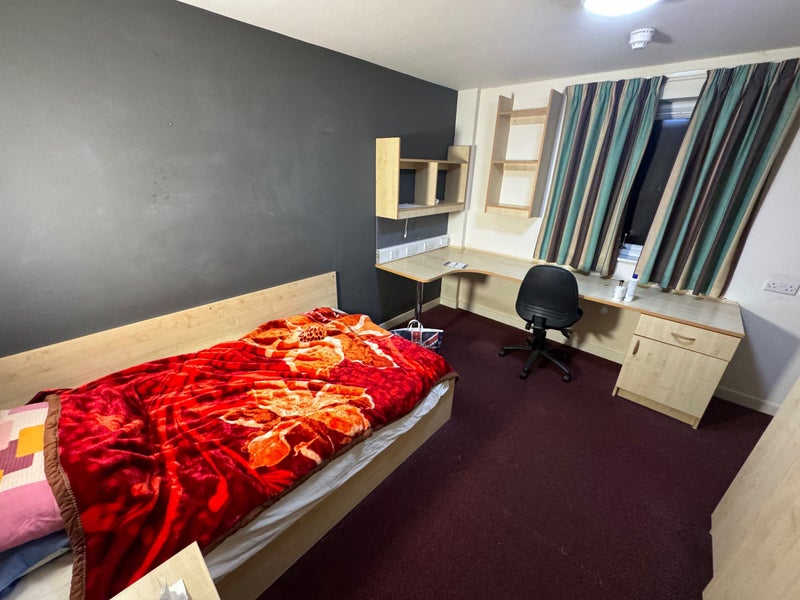 'EnSuite Room Sheffield City Center' Room to Rent from SpareRoom