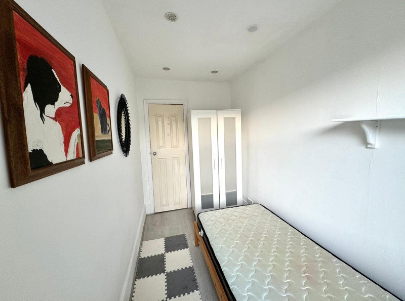 'Excellent 4 Bed house by Zone 3 UptonPark tube ' Room to Rent from