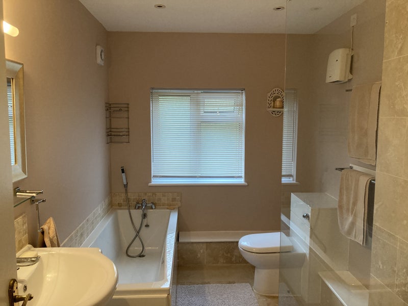 'Self contained bed, sitting room & Room to Rent from