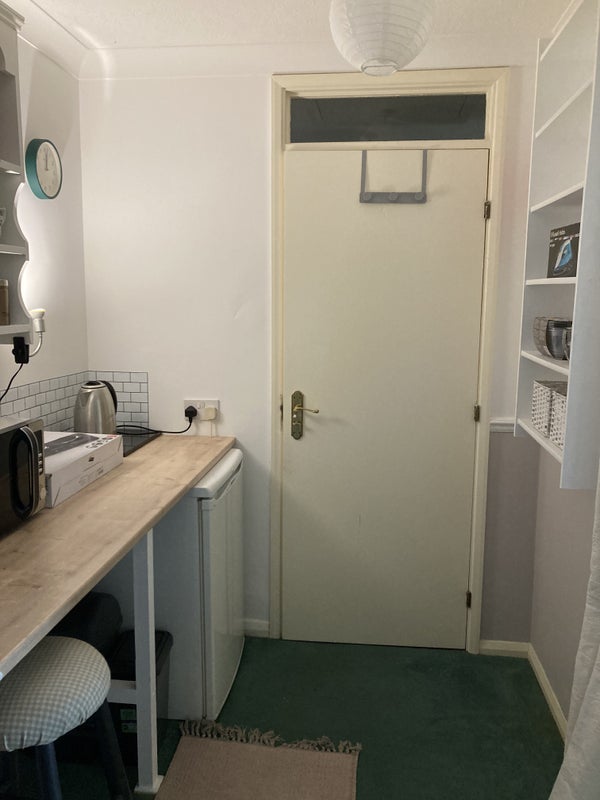 'Self contained bed, sitting room & Room to Rent from