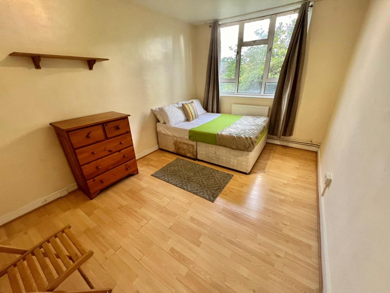 '2x Rooms in E14 Flat South Quay DLR 5 mins ' Room to Rent from