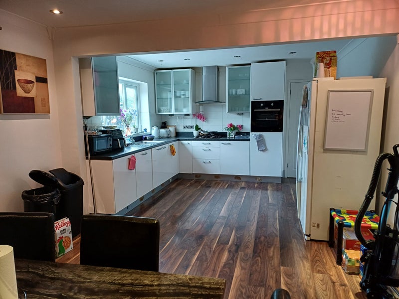 'Double bedroom to let in detached house' Room to Rent from SpareRoom