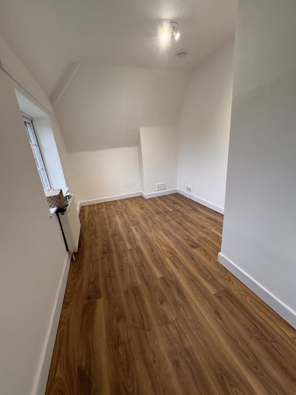 'Bright double room,friendly house Shepherds Bush' Room to Rent from