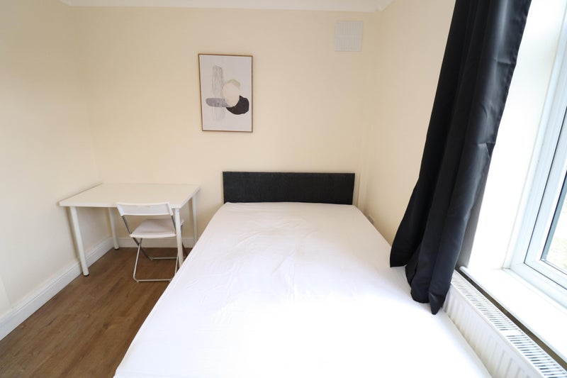 'Modern Clean Room In Edgware (Living Room)736.67 ' Room to Rent from