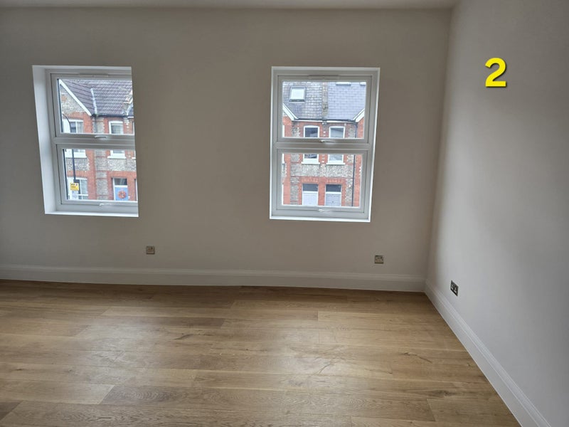 'Short Term / Shepherds Bush / Large double room' Room to Rent from