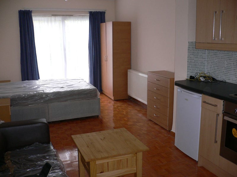 'Beautiful, large studio in Harrow £1,100/month) ' Room to Rent from