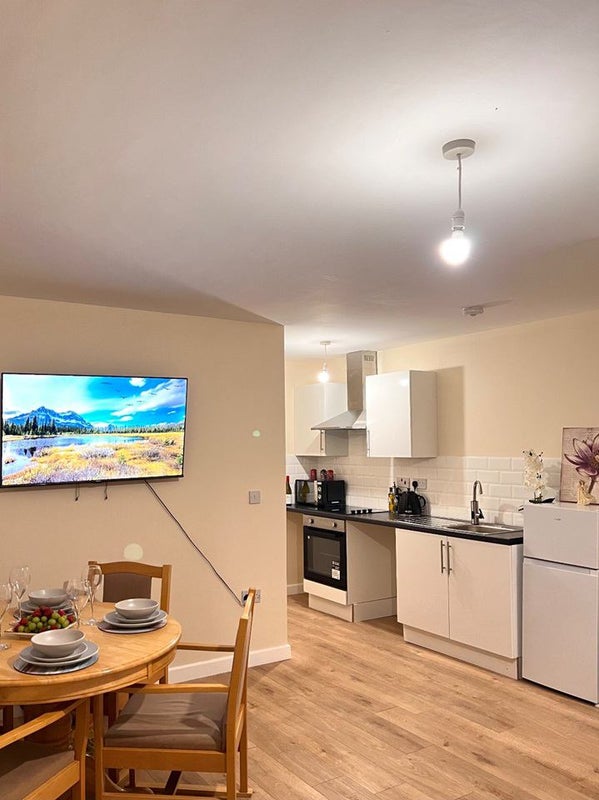 'Huge One Bedroom Apartment Just Mins To Luton Town' Room to Rent from