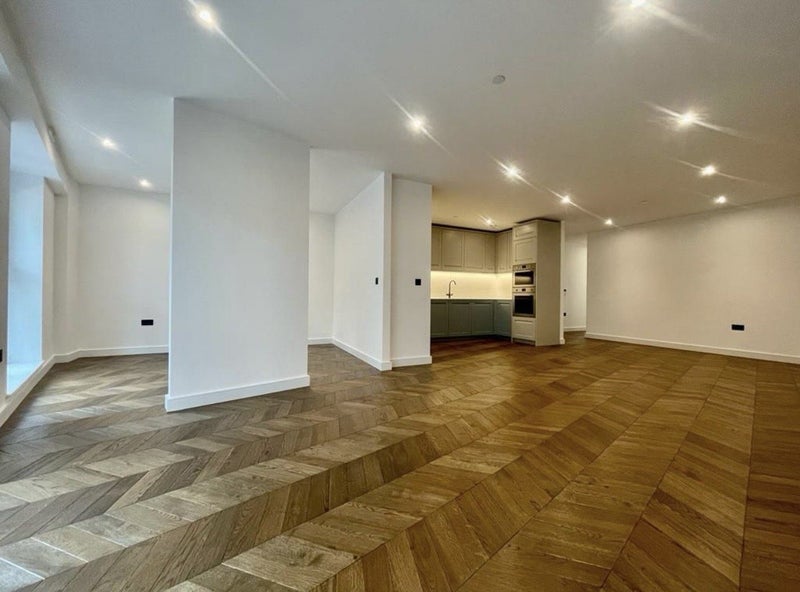 'Royal Exchange 102squaremeter' Room to Rent from SpareRoom