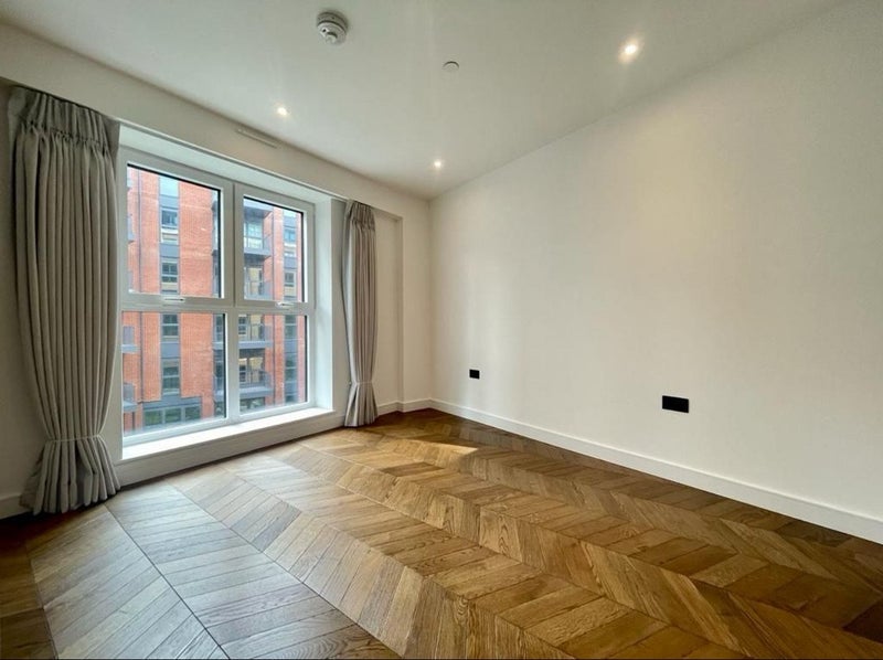 'Royal Exchange 102squaremeter' Room to Rent from SpareRoom