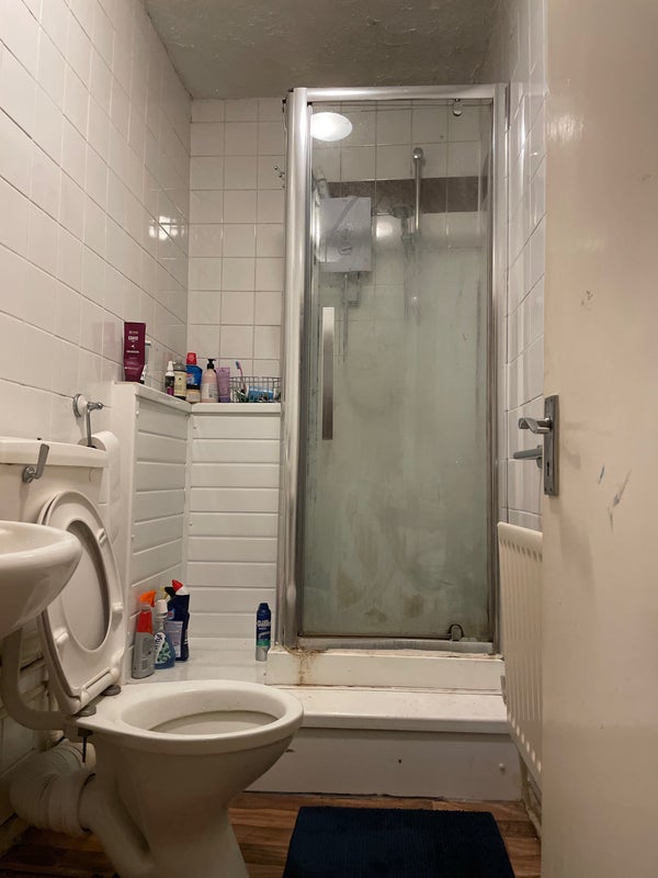 'Spacious room in city centre' Room to Rent from SpareRoom