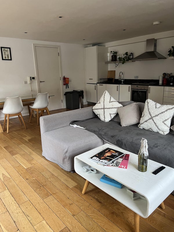 Photo 1: Living Room/Kitchen