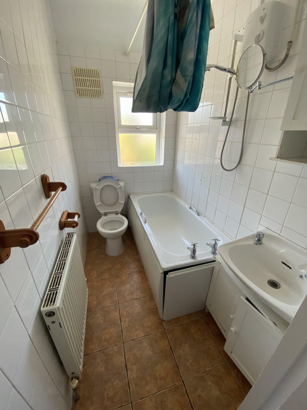 'Spacious 4Bedroom House Available ' Room to Rent from SpareRoom