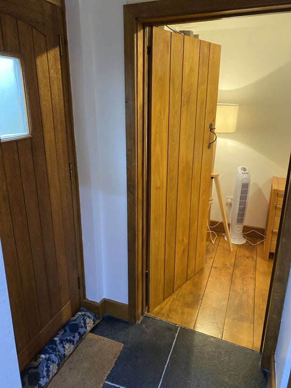 Photo 1: Own Entrance for single room with en-suite
