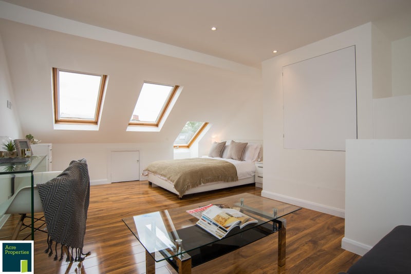 Photo 1: Bedroom 4 w/ en-suite £1095PCM - available 24/11/2026