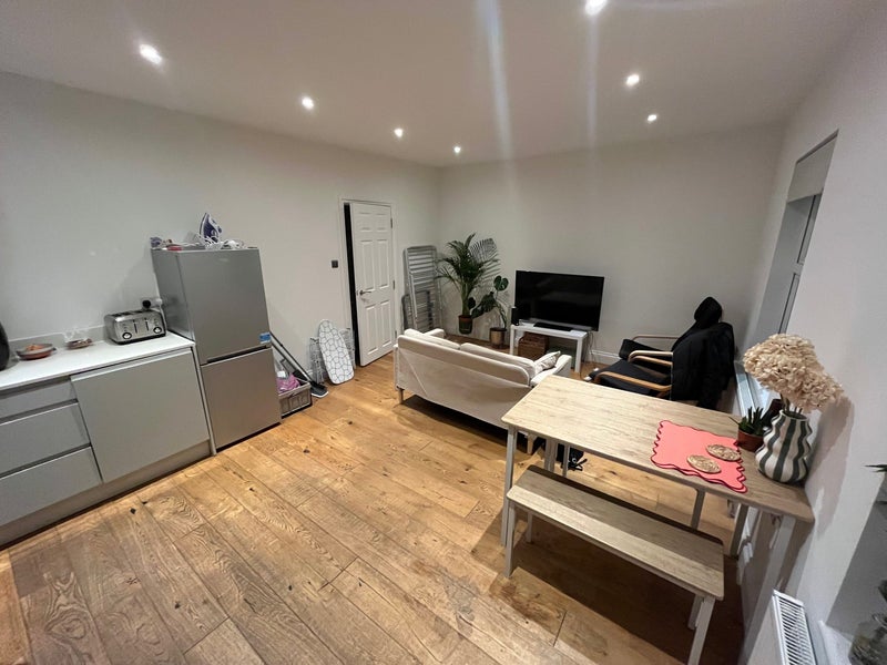 'Large Double Bedroom for Rent Wimbledon SW19 🌳' Room to Rent from