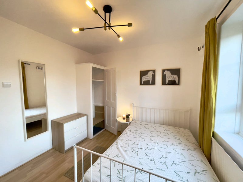 'Spacious double room in W12' Room to Rent from SpareRoom