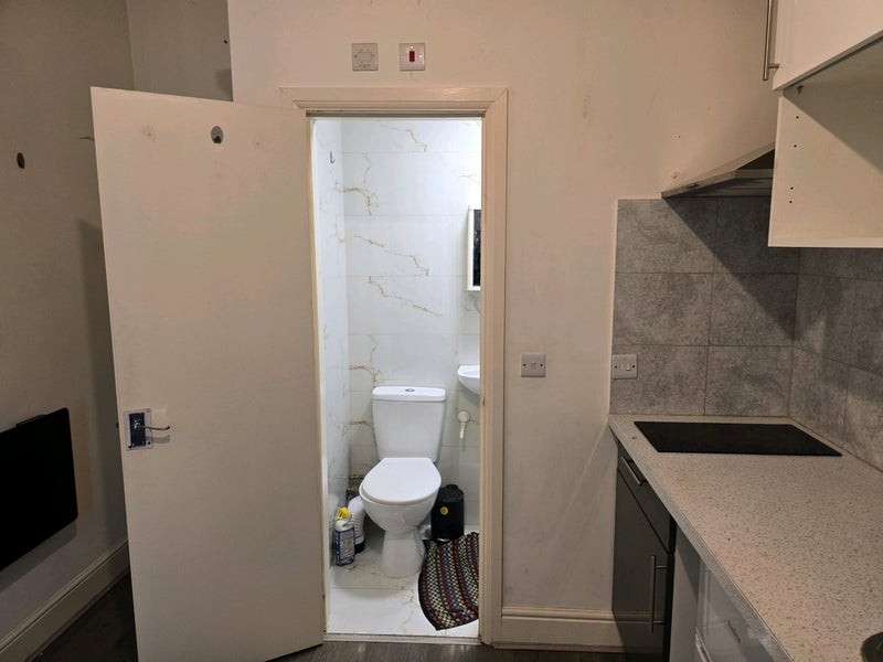 'Studio flat' Room to Rent from SpareRoom