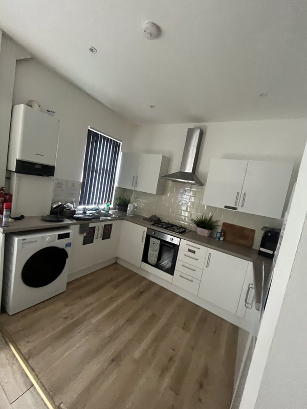 ' Lovely Double Room All Bills Included ' Room to Rent from SpareRoom