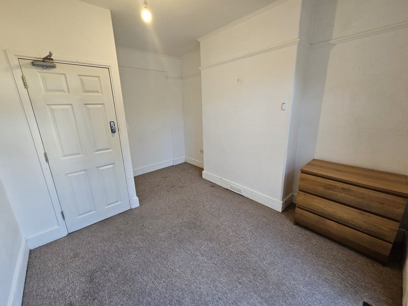 Photo 5: Room 1 (£420.00 PCM)