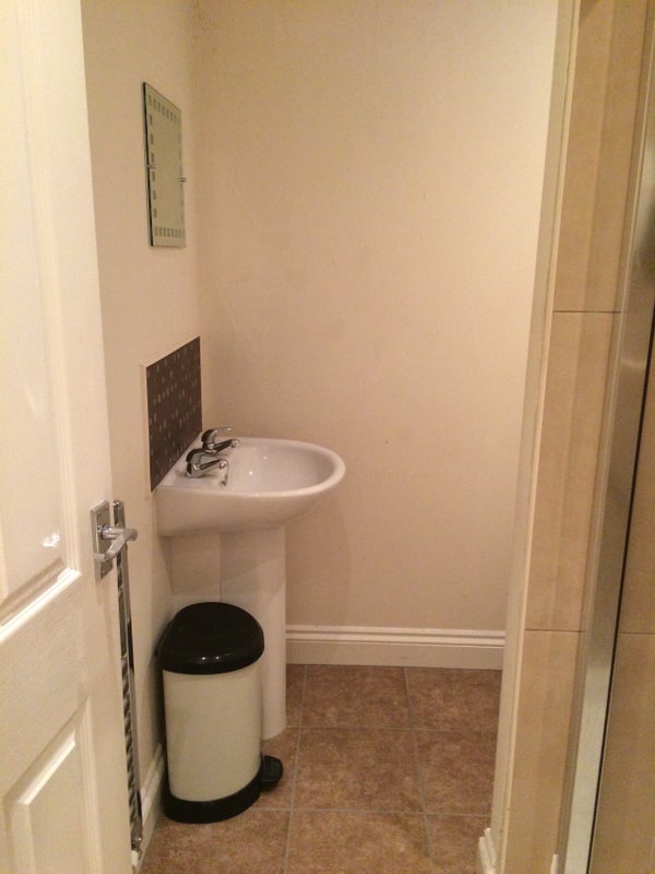 Photo 1: en-suite