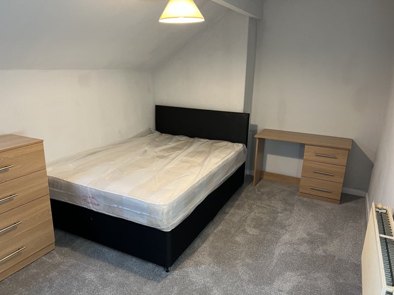 Photo 1: Room 1