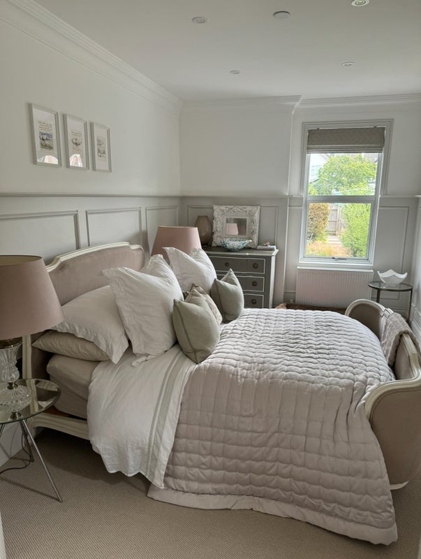 Photo 1: Available room