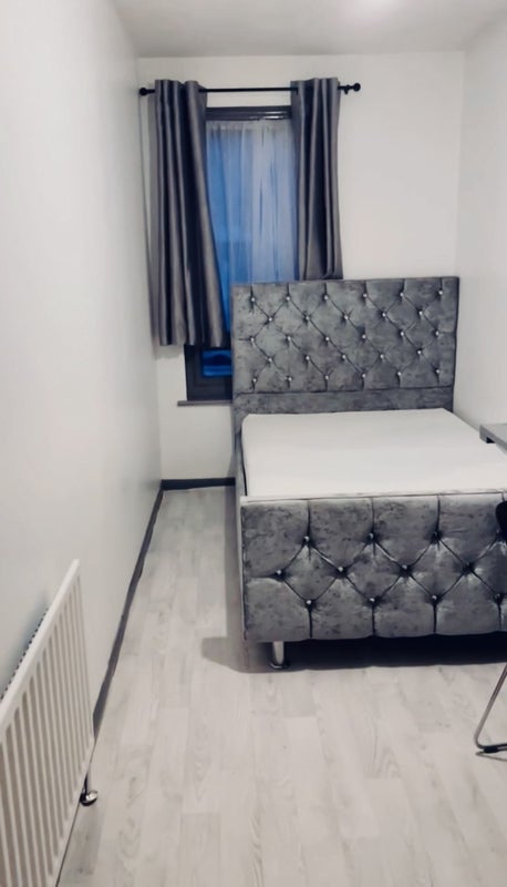 Photo 1: Single room - available 4/9/26